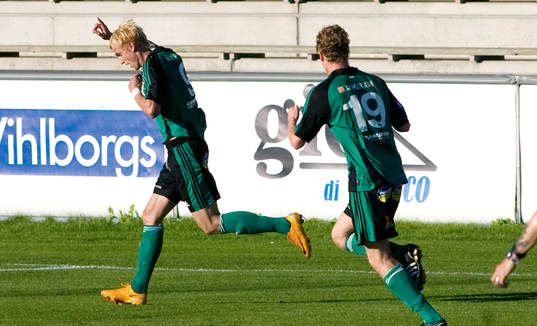 Vitali Gussev, Enköping. 1-0. Jubel