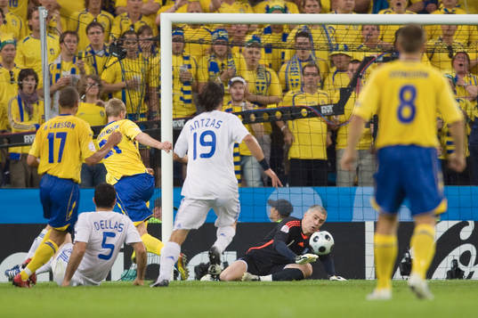Antonis Nikopolidis, målvakt, Grekland avvärjer en svensk
