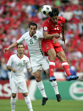 Milan Baros och Petit, nickduell