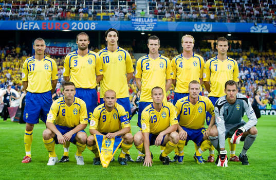 Bak fr.v. Henrik Larsson, Olof Mellberg, Zlatan