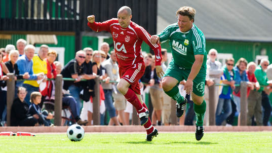 Storpublik 610 åskådare. Planens störste spelare, Peter