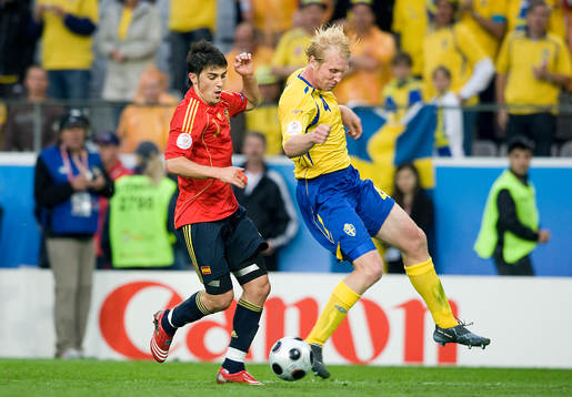 David Villa, Spanien tar sig förbi Petter Hansson, Sverige