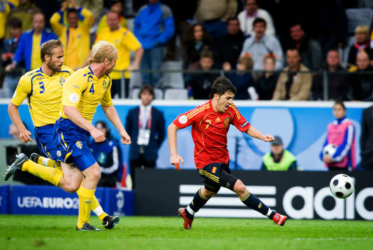 David Villa, Spanien, kommer in själv