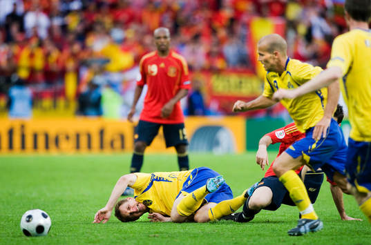 Kim Källström, Sverige,  faller platt