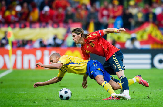 Platt fall för Henrik Larsson, Sverige med Sergio Ramos,
