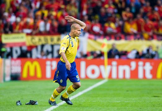 Fredrik Ljungberg, Sverige, byter skor men får inte komma