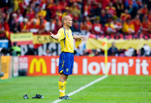 Fredrik Ljungberg, Sverige, byter skor men får inte komma