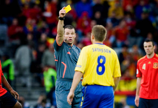 Anders Svensson, Sverige, får gult kort