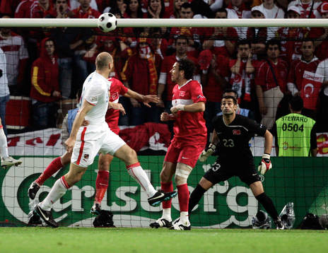 Jan Koller, Tjeckien, gör första målet