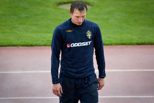 Kim Källström lämnar planen arg