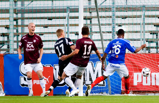 Ricardo Santos i Åtvudaberg slår in 2-1