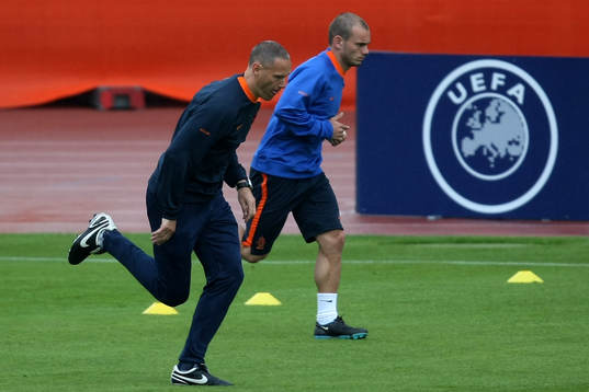 Marco van Basten, tränare och Wesley Sneijder, träning