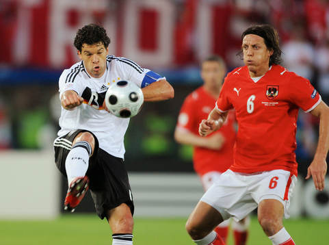 Michael Ballack, Tyskland och Rene Aufhauser, Österrike