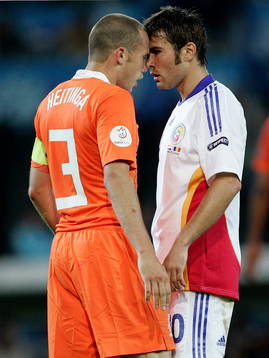 Johnny Hetinga, Holland och Adrian Mutu, Rumänien, ger