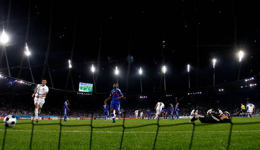 Daniele De Rossi, Italien, gör 0-2