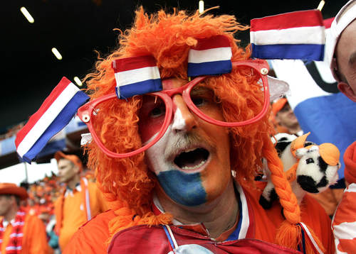 Fan, supporter, flagga, peruk, glasögon, ansiktsmålning