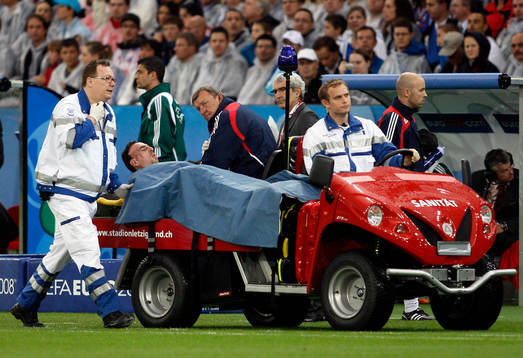 Franck Ribery, Frankrike, skada, körs ut på bår