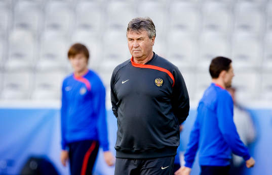 Ryssland är på stadion Tivoli Neu. Guus Hiddink,