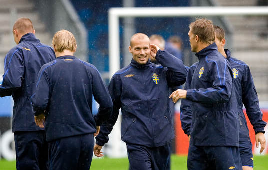 Sverige är tillbaka och tränar på stadion Tivoli Neu.