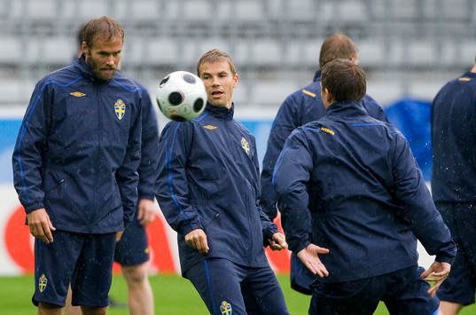 Sverige är tillbaka och tränar på stadion Tivoli Neu.