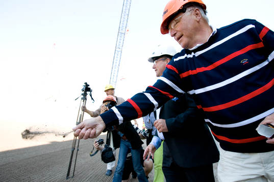 Bengt Madsen, ordförande, Malmö FF, sår några frön