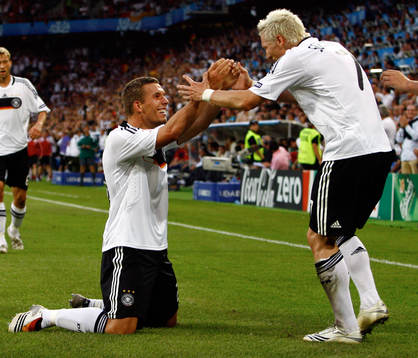 Bastian Schweinsteiger jubel med Lukas Podolski