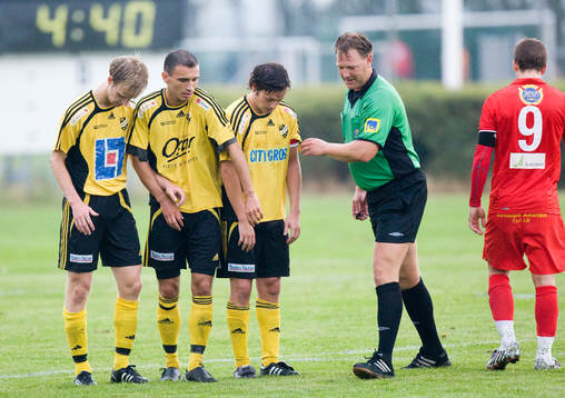 Domare Roger Persson dirigerar frisparksmuren