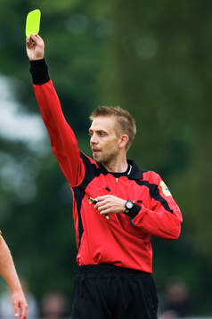 Johan Hamlin, domare, gult kort, varning