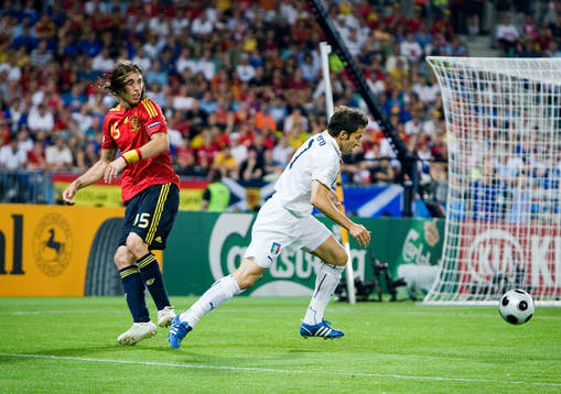 Alessandro Del Piero, Italien fintar Sergio Ramos, Spanien