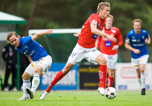 Victor Elm, Kalmar, fintar Jonas Bjurström, Trelleborg