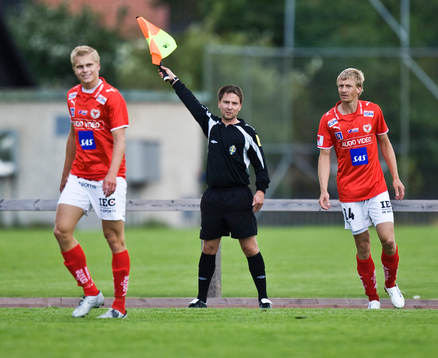 Assisterande domare, linjedomare, linjeman. Th, Patrik