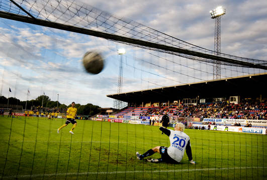 Denni Avdic, Elfsborg och Magnus Bahne, målvakt, Halmstad
