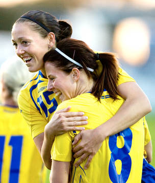 Therese Sjögran och Lotta Schelin, jubel