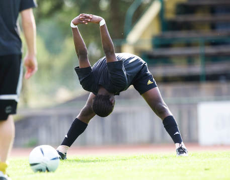 May, Sydafrika, provtränar med IFK. Stretch