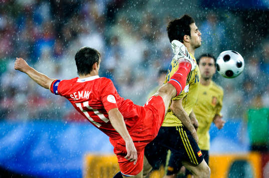 Sergei Semak, Ryssland och Cesc Fabrégas, Spanien