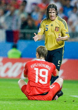 Carles Puyol, Spanien och Roman Pavlyuchenko, Ryssland