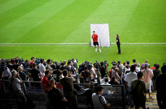 Träning på Franz -Horr Stadion. Xabi Alonso, media