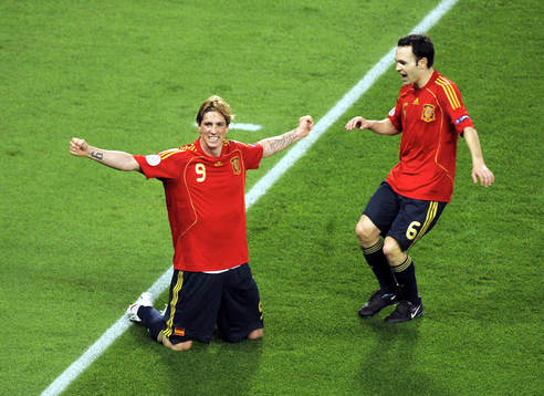 Fernando Torres och Andres Iniesta, Spanienb, jubel