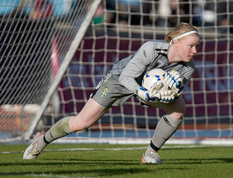 Hedvig Lindahl, Målvakt
