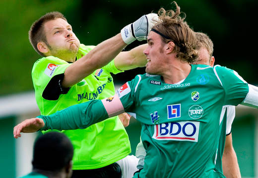 John Alvbåge, målvakt Örebro och David Leinar, Ljungskile