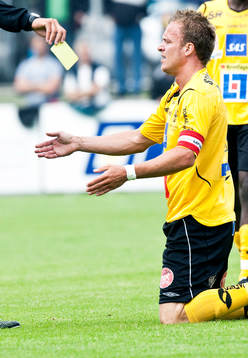 Domare ger gult kort, Marcus Ekenberg, Mjällby