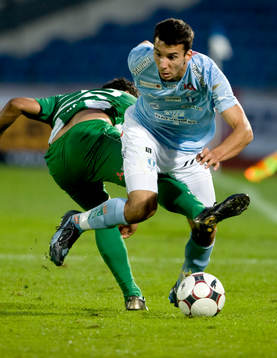 Guillermo Molins, Malmö stoppas av Sebastin Castro-Tello,
