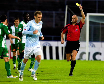 Martin Hansson, domare, gult kort