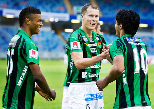 Daniel Morais Reis, GAIS, gör 2-0. Fredrik Lundgren,