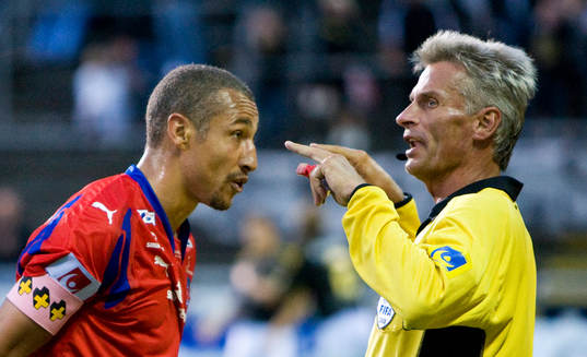 2-2, bortdömt för offside, men först dömde domaren