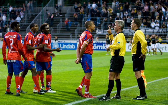 2-2, bortdömt för offside, men först dömde domaren
