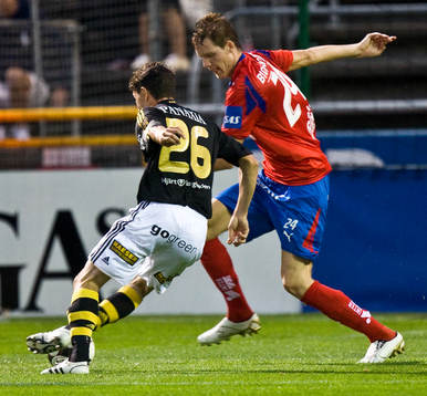 Marcus Nilsson, Helsingborg, stoppar Daniel Mendes, AIK