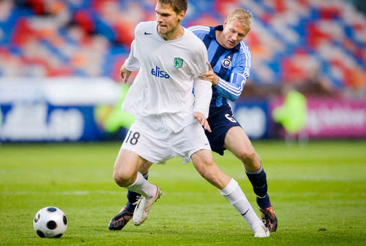 Toni Kuivasto, Djurgården, håller sig bakom Jarmo