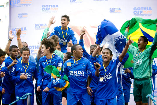 P16, Cruzeiro EC - Karlslunds IF: Jubel, Cruzeiro vinnare.