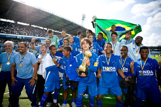 P16, Cruzeiro EC - Karlslunds IF: Jubel, Cruzeiro vinnare,